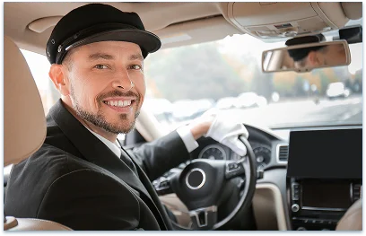 [:en]Privatchauffeur ist bereit, einen Kunden zu fahren[:]